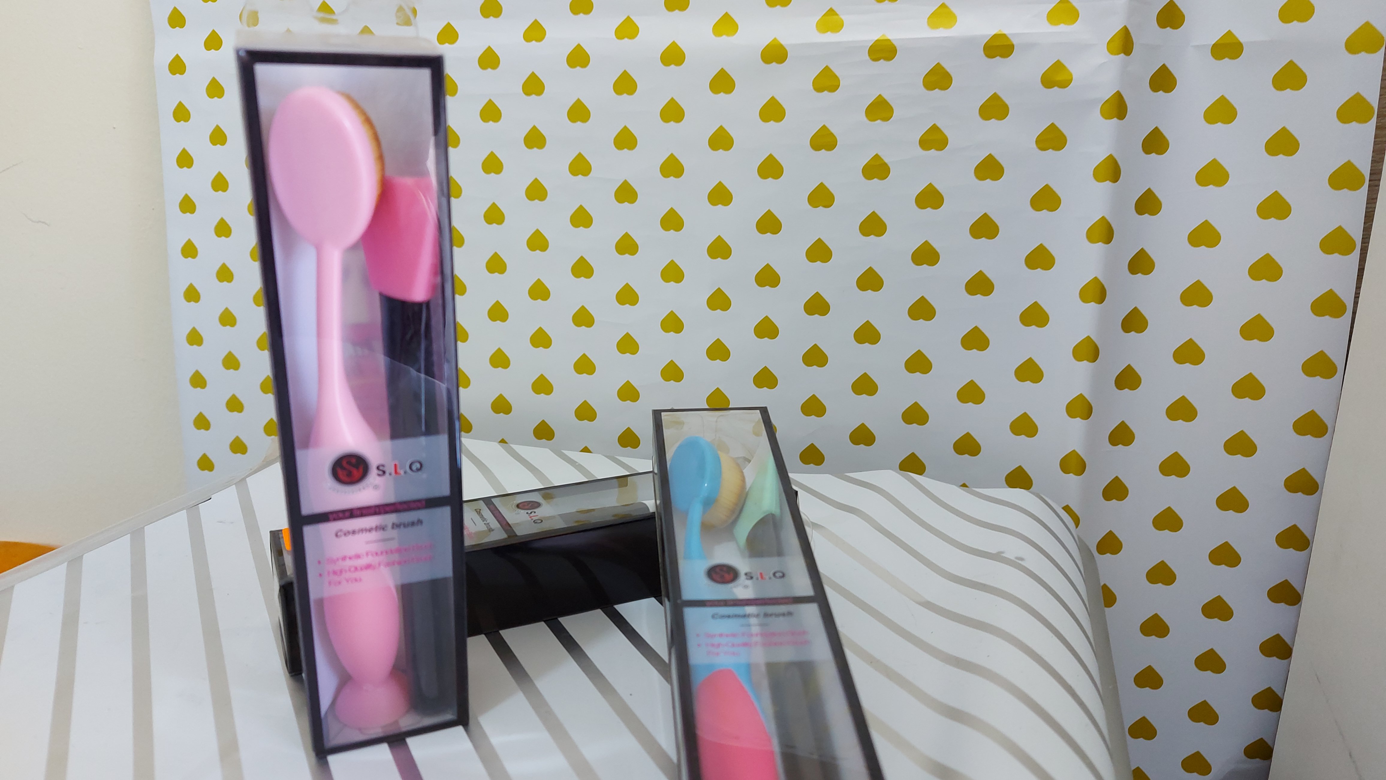 DISPENSADOR Y ESPATULA PARA MAQUILLAJE